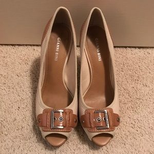 Nude peep toe pumps